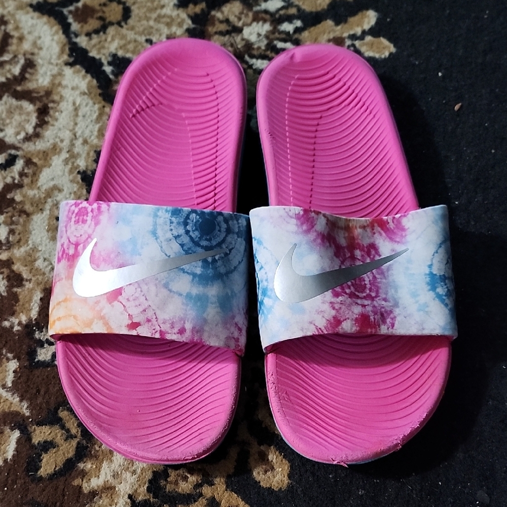 Nike Girl's Multicolor Tie-Dye Pink Slides; 7Y